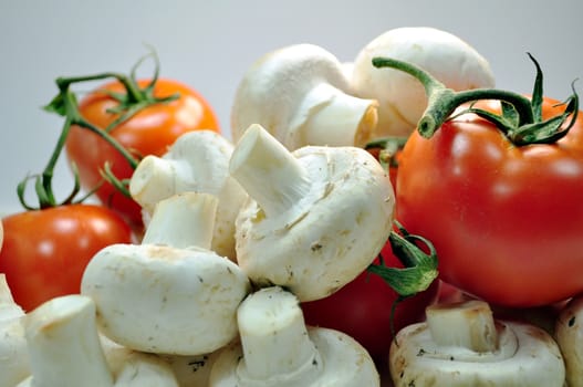 Fresh vegetables: tomatoes and mushrooms