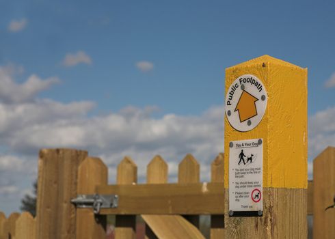 Public Footpath sign and instructions to dog owners.