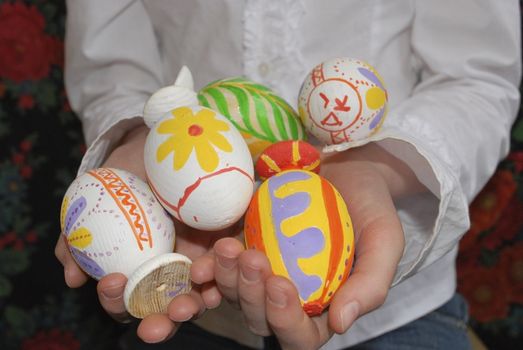 the girl with the entered wooden egg