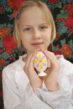 the girl with the entered wooden egg