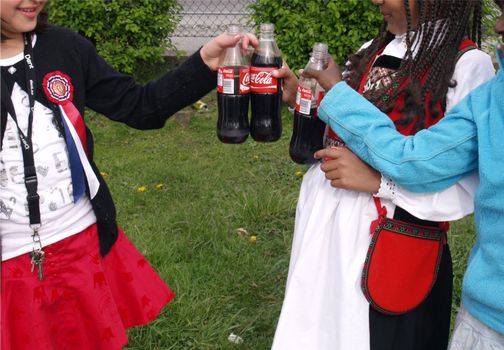 girls with coca cola