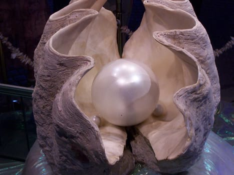 Pearl of the huge size it is artificial it is grown up in a province of China
