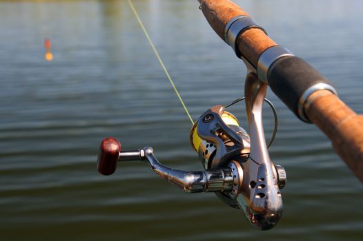 spinning and lake close-up