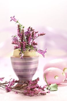 Easter decorations with flowers on the table
