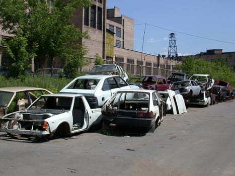 Automobile dust, automobile dump