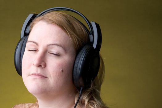 Women listing to music with her eye close
