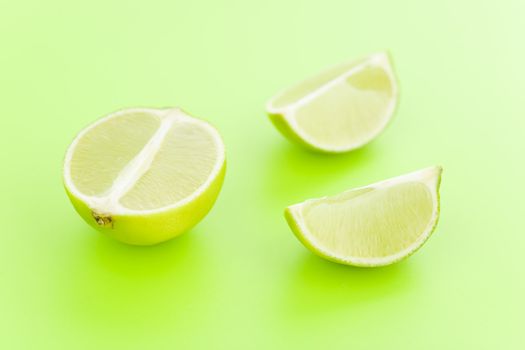 Lime halves on the white and black vases