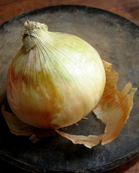 an onion on a cutting board