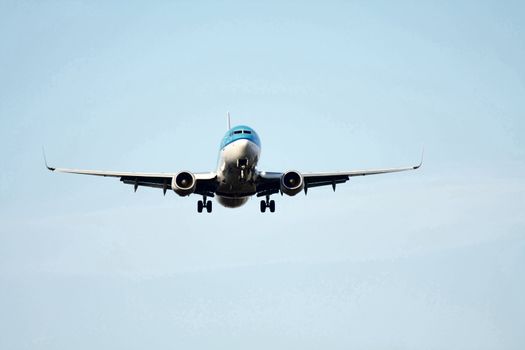 A plane approaching the runway, landingsgear out