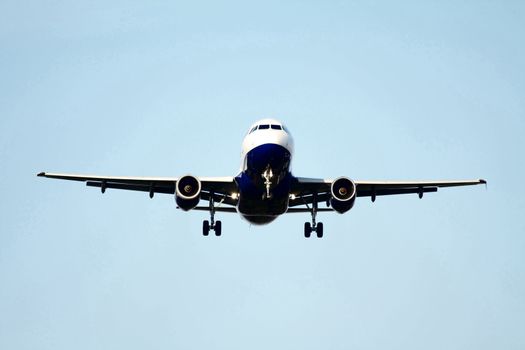 A plane approaching the runway, landingsgear out