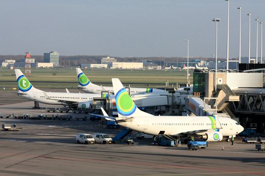 An overview of a major airport, several planes waiting on the gates