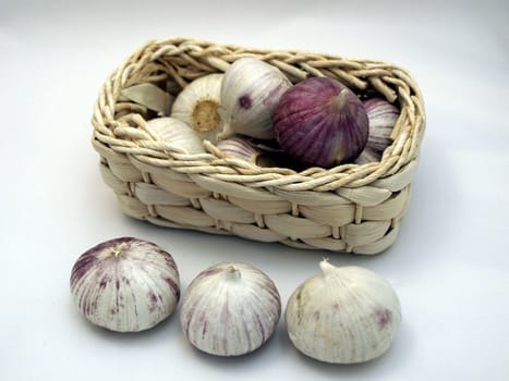 garlic in the little basket