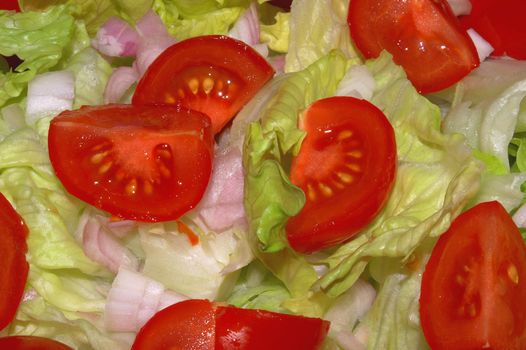 a mix of washed salad with tomato and union 