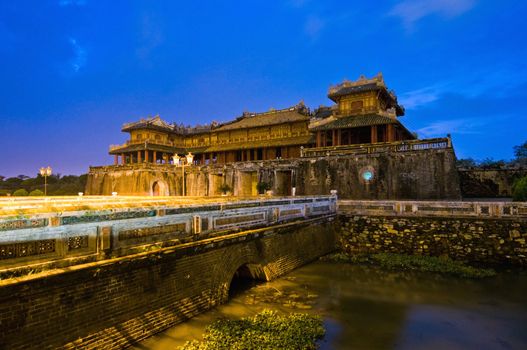Cau Trung Dao, the entrance to the Hue Royal palace