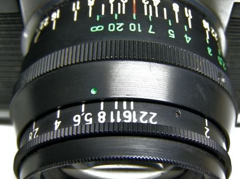 objective with aperture and zoom scales 