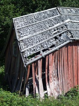 A wooden building that should be demolished.