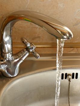 Tap with run water in the kitchen