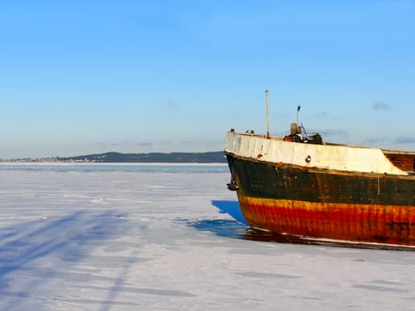 nose of a ship in the ice 