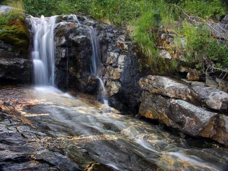 KONICA MINOLTA DIGITAL CAMERA DIMAGE A-200 Small falls in mountains