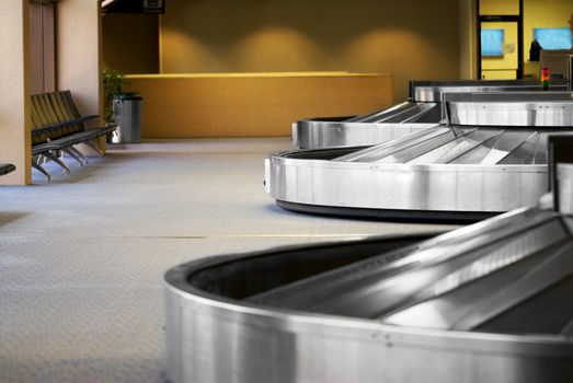 Image of the baggage pick up area at an airport