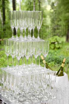 Hill of glasses, Glass of a champagne
