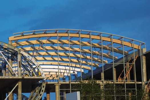 Building cultural-shopping centre in St.-Petersburg, composit wooden beams