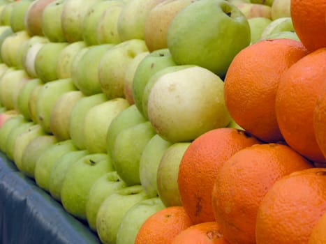 Apples and oranges on the market