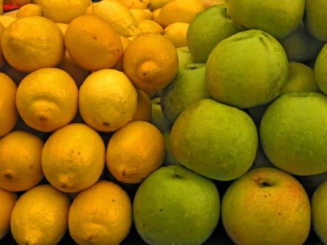 Lemouns and apples on the market