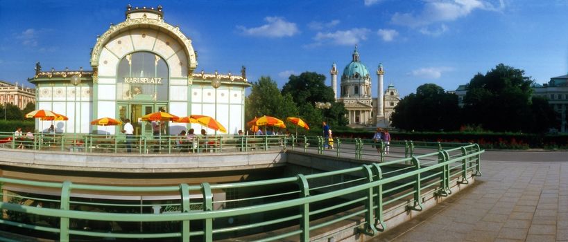 Karlplatz square n Vienna