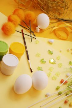 Paiting easter pattern on the egg