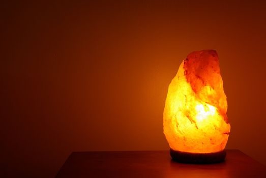 Crystal salt lamp lit in a room to make the atmosphere zen