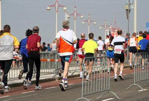 Men and women running a marathon