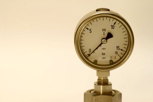 Mechanical Pressure Gauge used in hydrotest of vessel in DIN and SI units