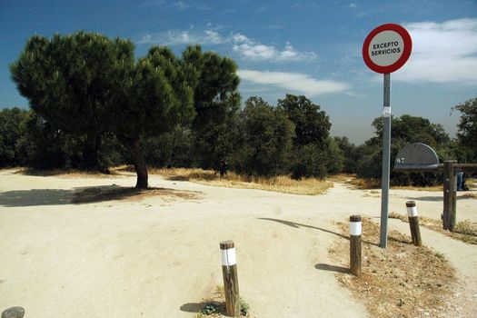 madrid sign on the way to the Zoo,