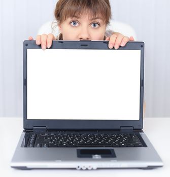 Young woman shows us a blank computer screen