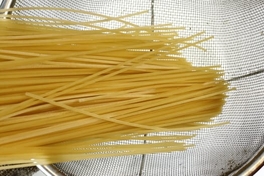 close up of strained spaghetti in a strainer
