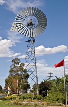 the big windmill landmark at kaniva