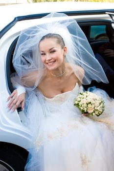 bride leaves the car