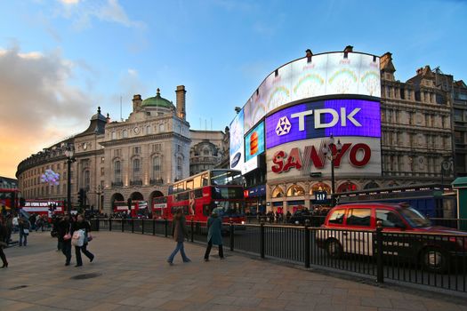 London. Evening scene at Piccadilly Circus