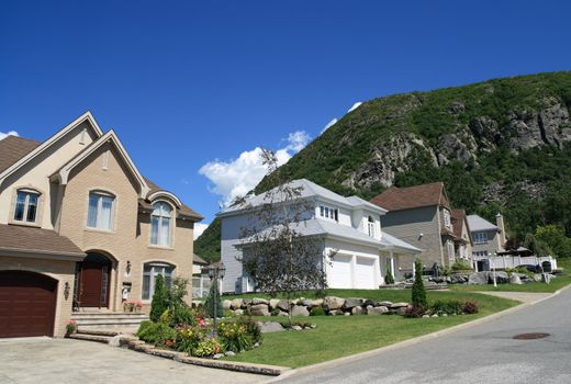 New houses in a rich suburban neighborhood near the mountain.