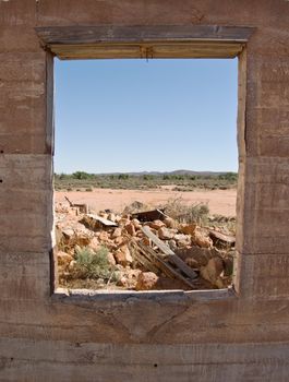 old ruins of a house in the hot australian desert