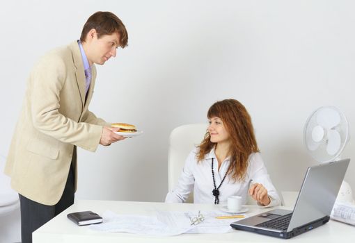 Businessman treats hamburger colleague in the office