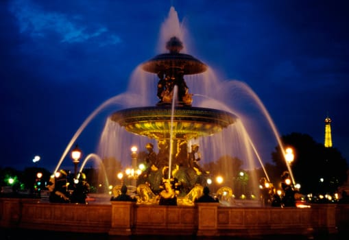 Fountain at the Place de la Concorde by night