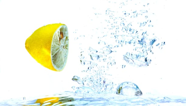 Splash of lemon slice in the water.