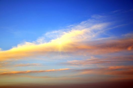 red clouds on the sky - sign that it will be windy tomorrow