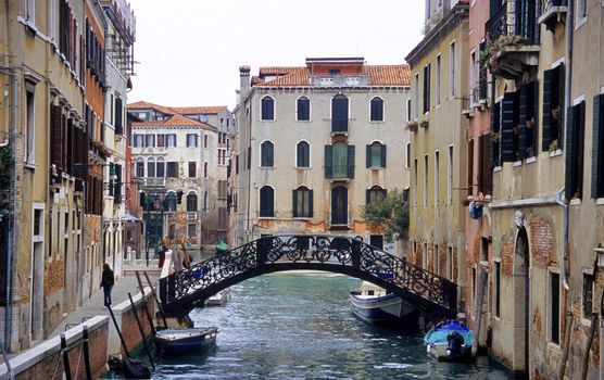 A quiet day on a typical Venetian canal.