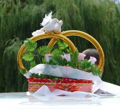 Wedding decorations with white pigeons and gold rings