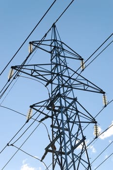 A complete power mast with six fixtures and power lines, seen from side
