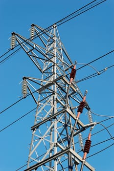 A power mast with extra fixtures for directing cables to ground
