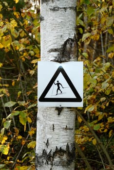 A sign saying to be aware of skiers in autumn. A Norwegian speciality.
